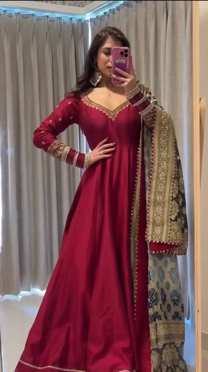 Elegant Flared Anarkali Suit with Dupatta